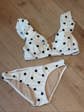 Adorable ON Polka Dot Ruffle Bikini Set 👙